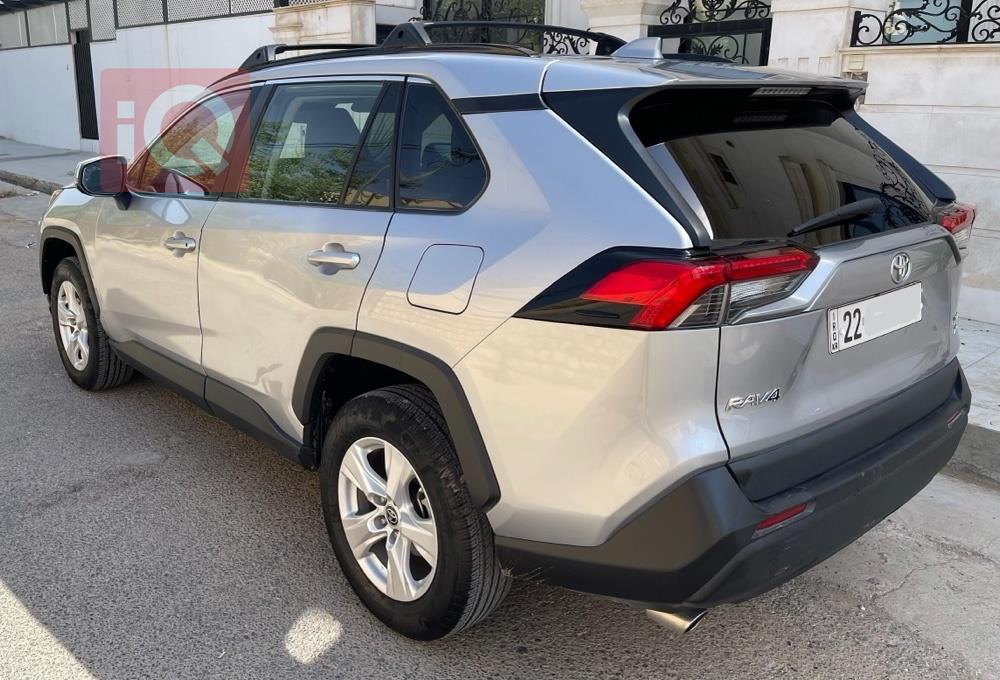 تۆیۆتا ڕاڤ 4